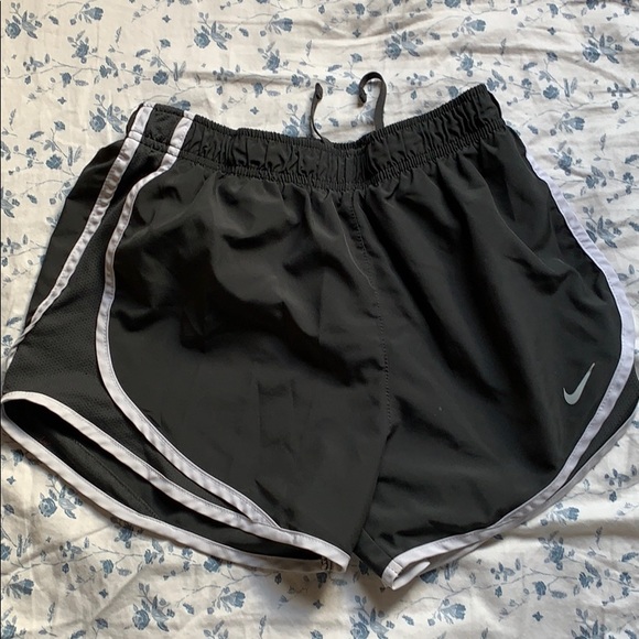 nike shorts - Picture 1 of 4